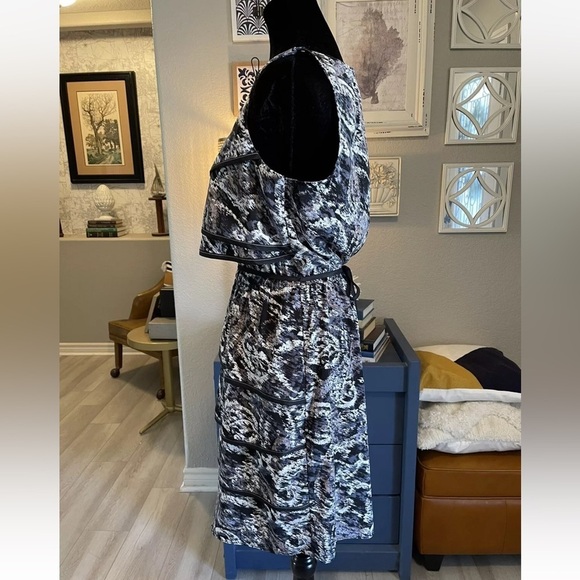 SL Fashions Dress Sz 10 Black Ivory Womens Tiered Sleeveless Party Office Work - Picture 2 of 9